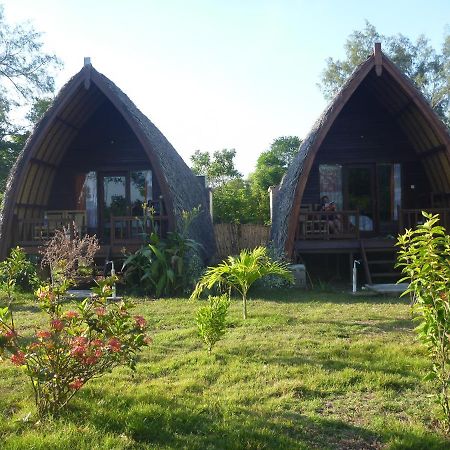 Отель Rose Bungalow Pemenang Экстерьер фото