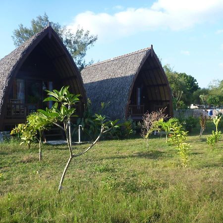 Отель Rose Bungalow Pemenang Экстерьер фото