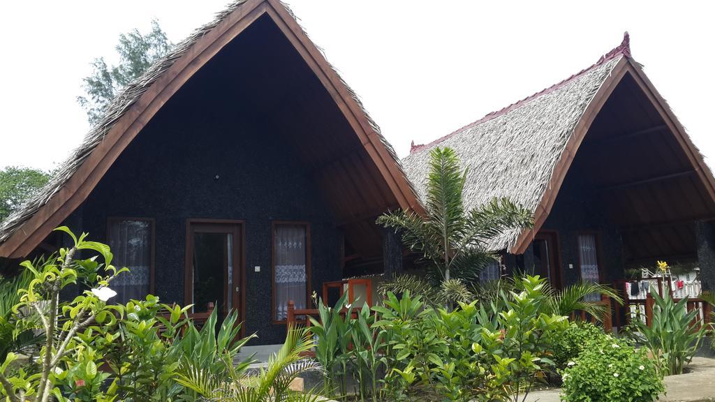 Отель Rose Bungalow Pemenang Экстерьер фото