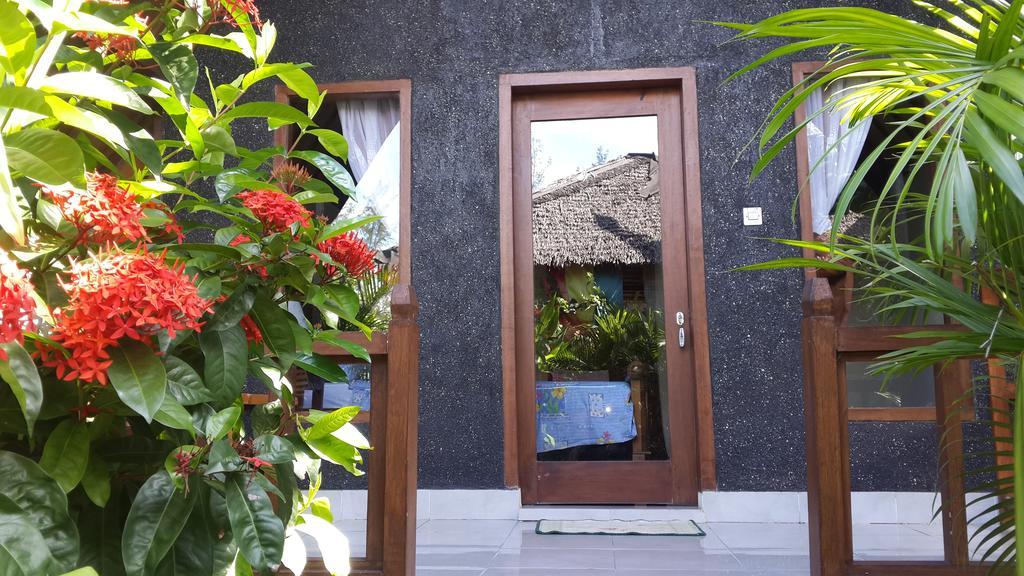 Отель Rose Bungalow Pemenang Экстерьер фото