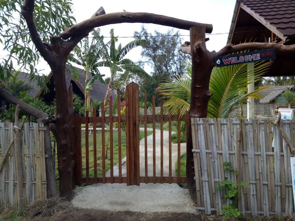 Отель Rose Bungalow Pemenang Экстерьер фото
