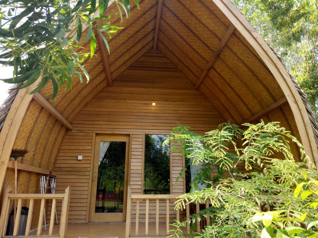 Отель Rose Bungalow Pemenang Экстерьер фото