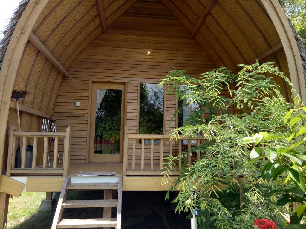 Отель Rose Bungalow Pemenang Экстерьер фото