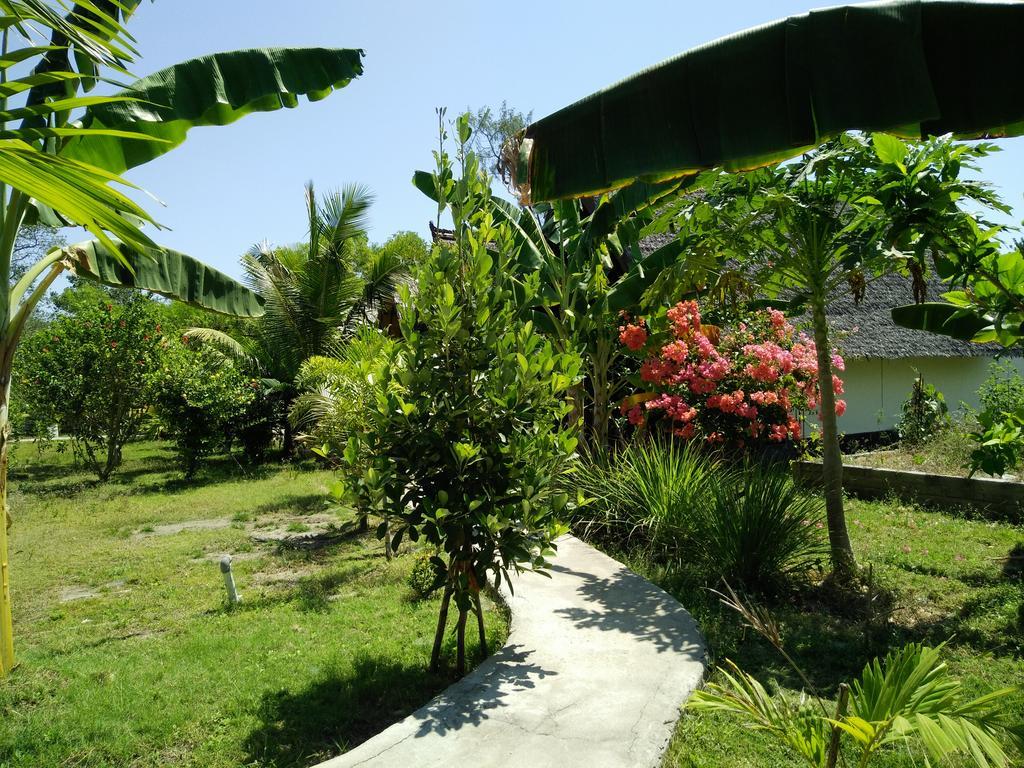 Отель Rose Bungalow Pemenang Экстерьер фото