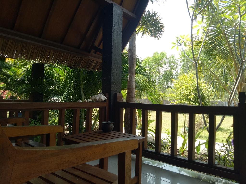 Отель Rose Bungalow Pemenang Экстерьер фото