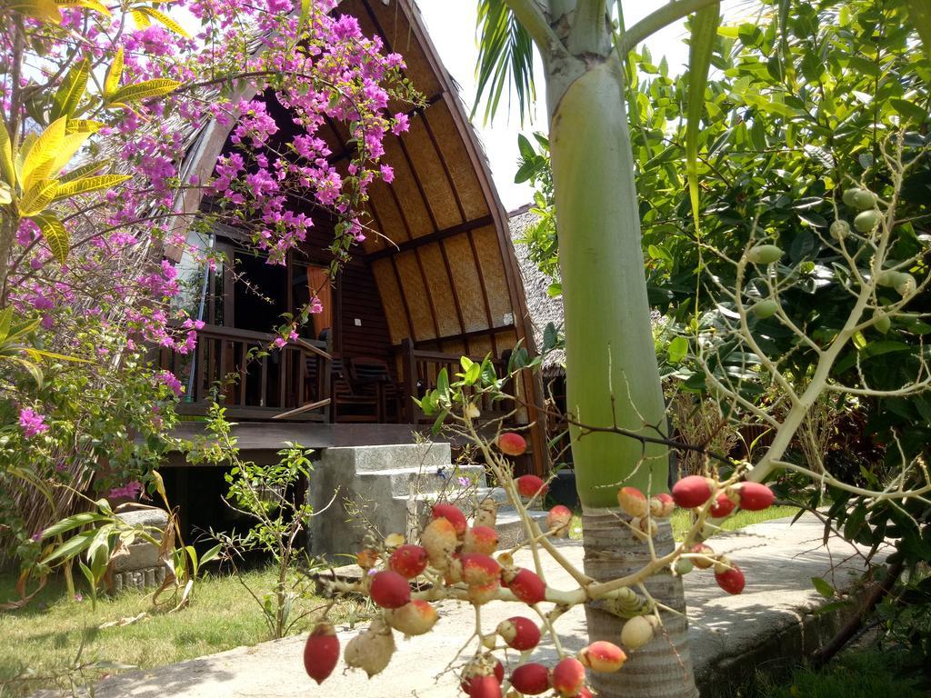 Отель Rose Bungalow Pemenang Экстерьер фото