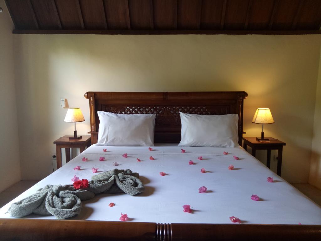 Отель Rose Bungalow Pemenang Экстерьер фото
