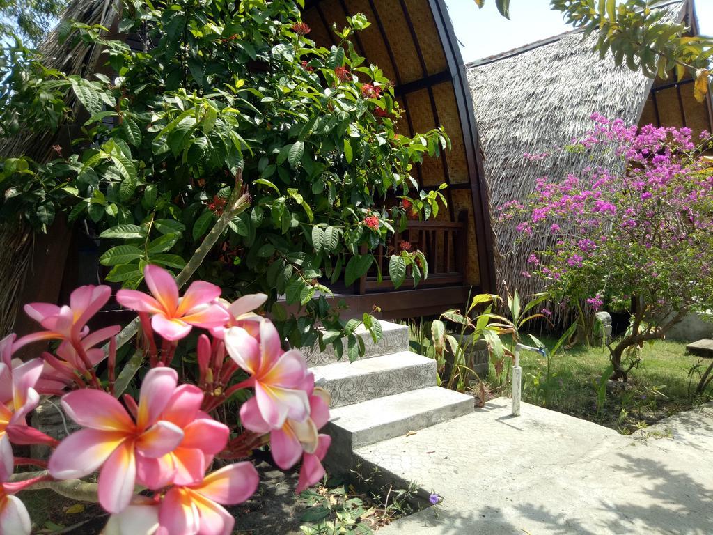 Отель Rose Bungalow Pemenang Экстерьер фото