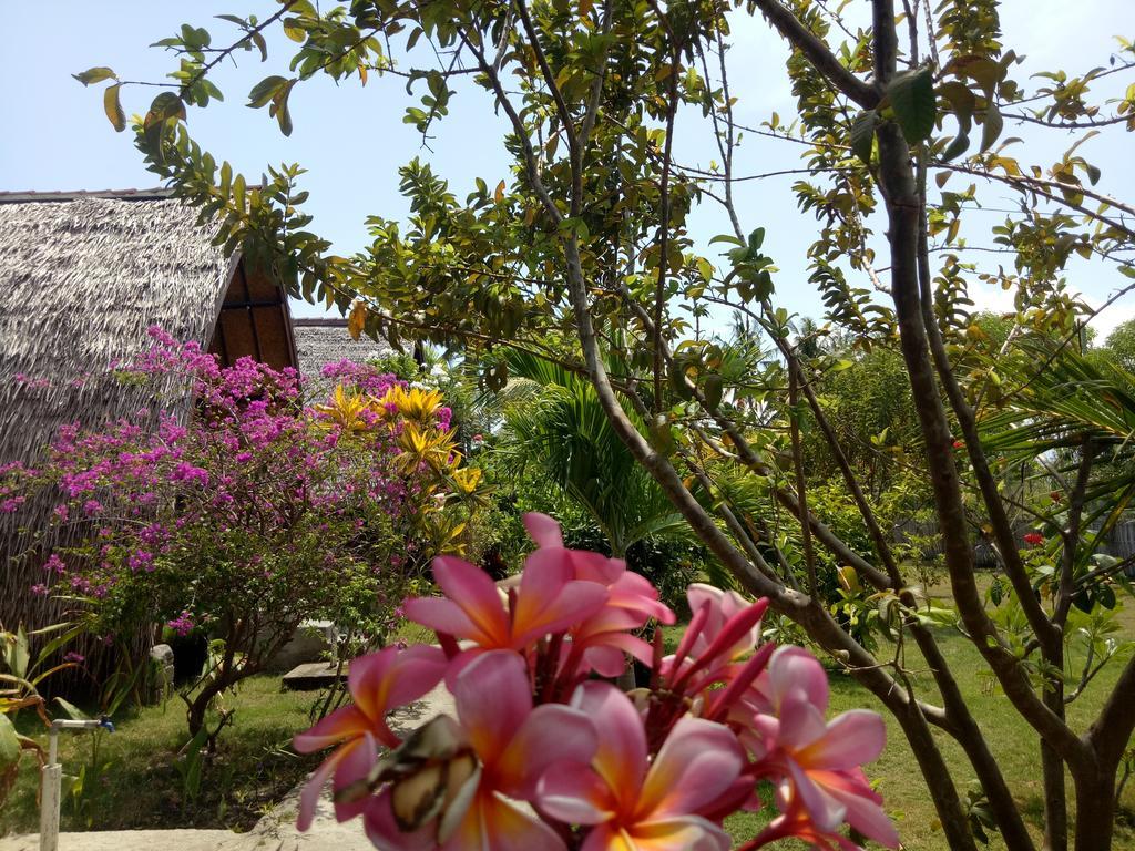 Отель Rose Bungalow Pemenang Экстерьер фото