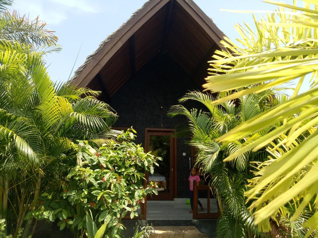 Отель Rose Bungalow Pemenang Экстерьер фото