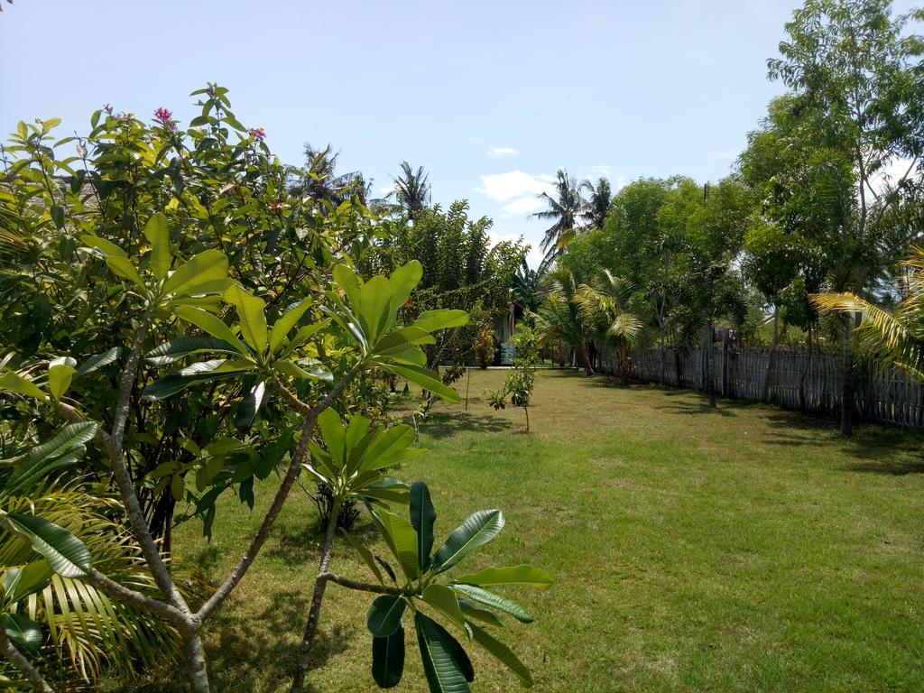 Отель Rose Bungalow Pemenang Экстерьер фото