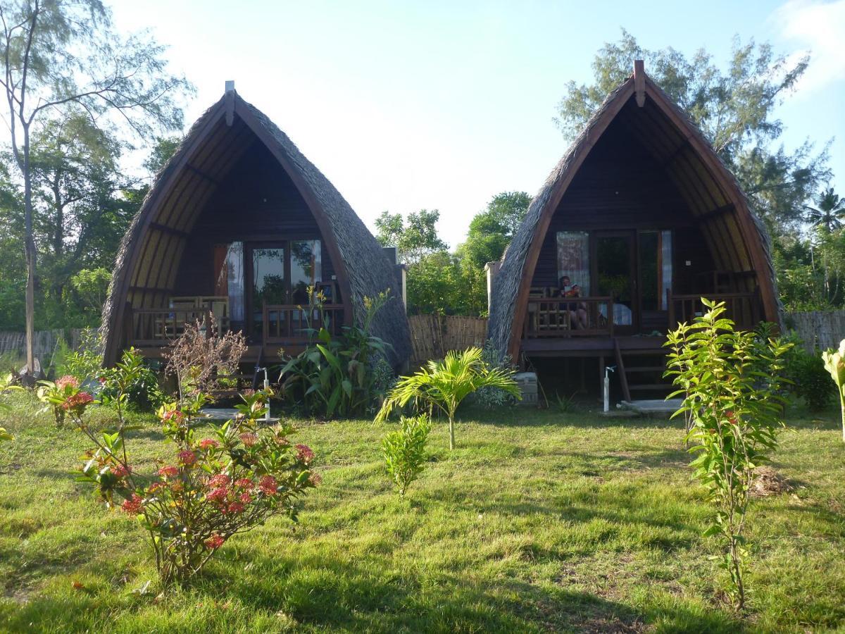 Отель Rose Bungalow Pemenang Экстерьер фото