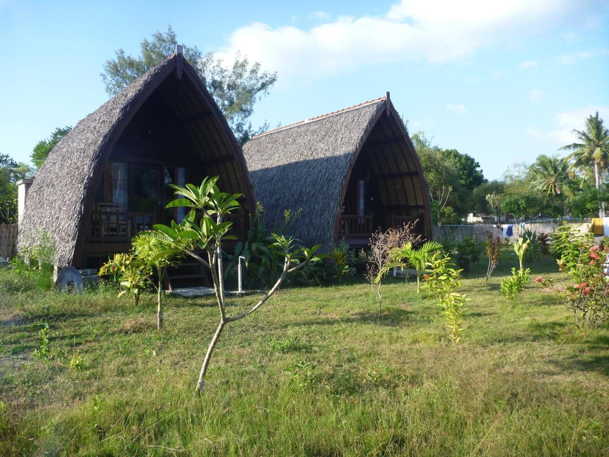 Отель Rose Bungalow Pemenang Экстерьер фото